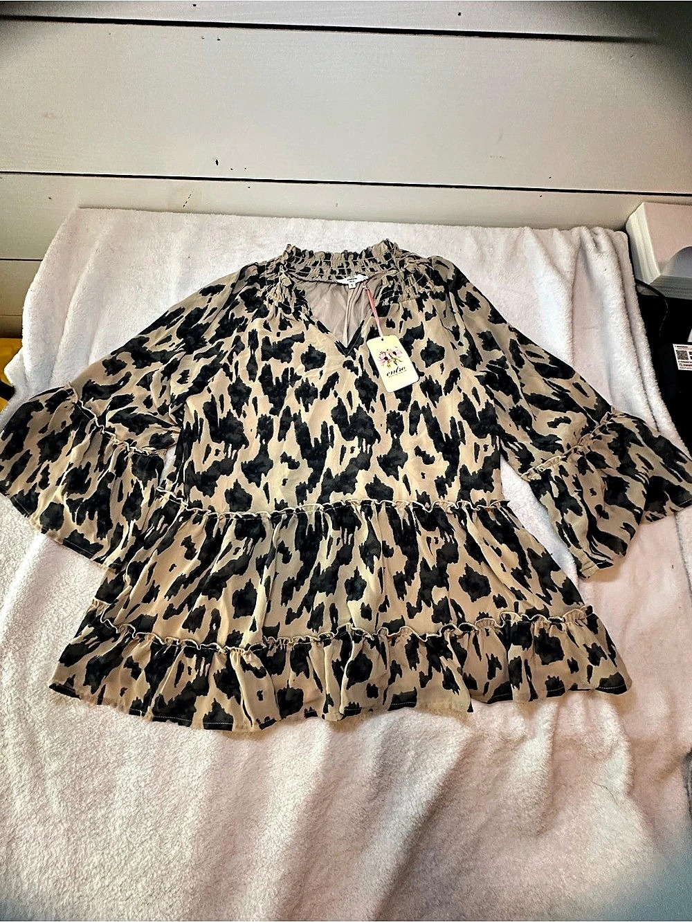 Entro Animal Print Blouse Size Small NWT